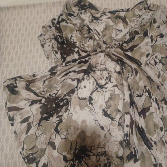 Reitmans size m see through short sleeve blouse - Picture 2 of 2